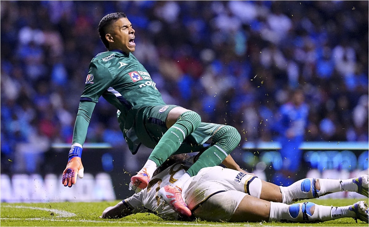 Cruz Azul confirmó la fractura de tibia de Kevin Mier y señalan a Adalberto Carrasquilla de Pumas