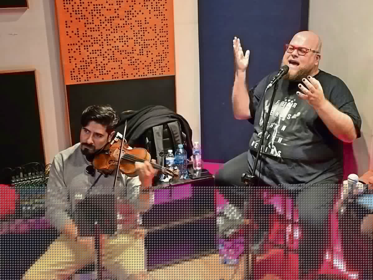 Bad Bunny se “roba” la foto en los Latin Grammy 2025