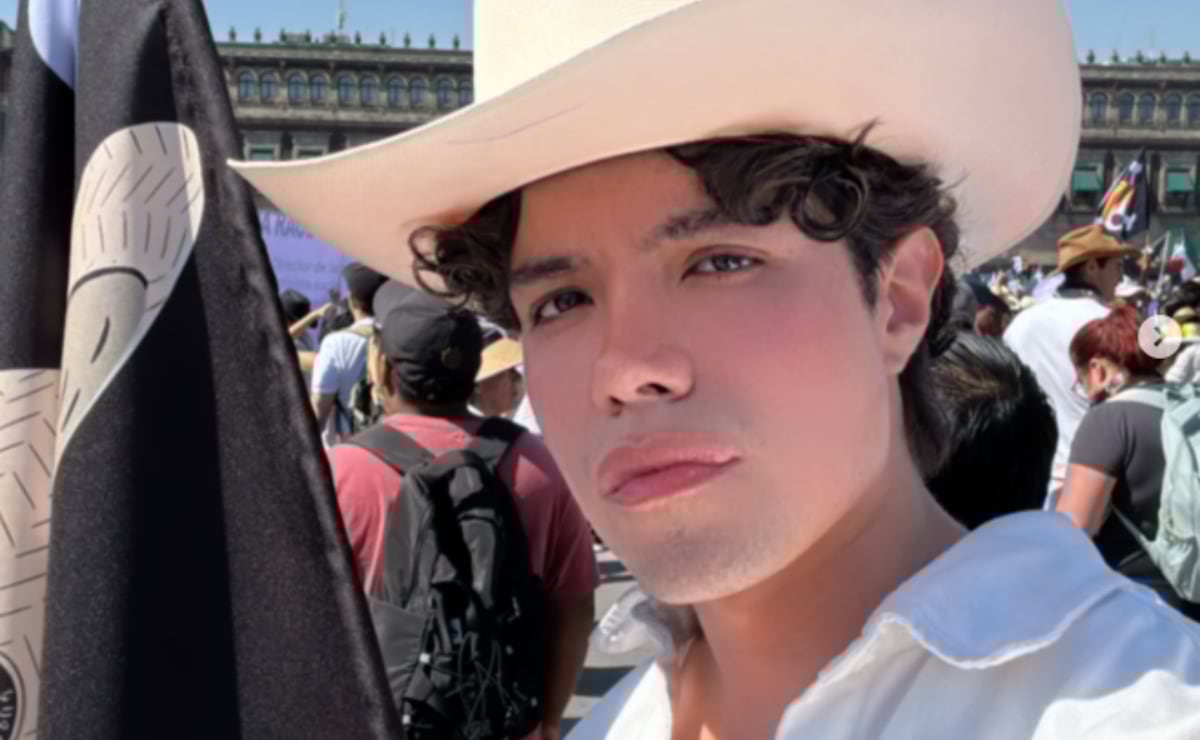 Samuel García entrega tarjetas “Ayudamos”; 