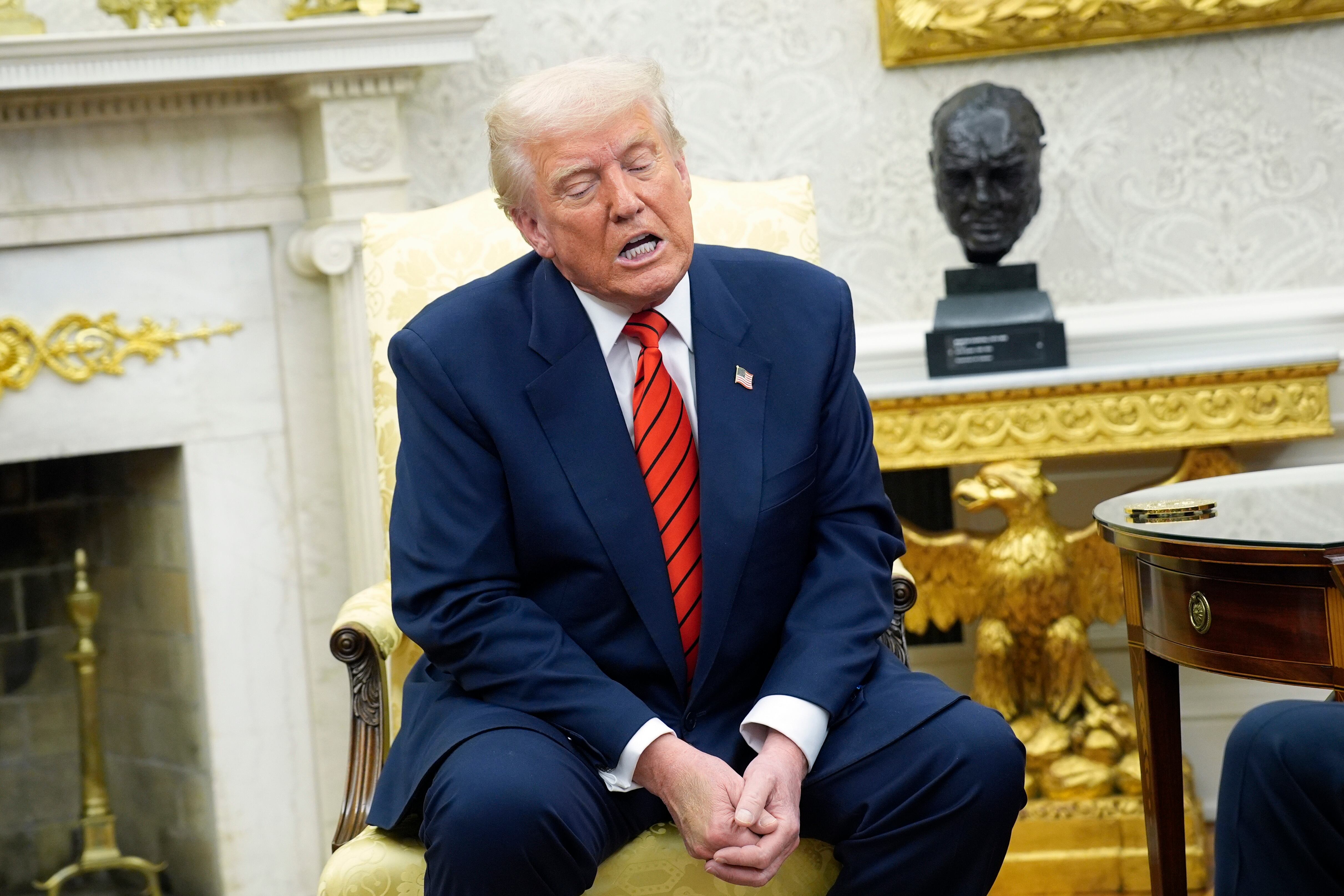 Las 'tiendas Trump' ya venden camisetas y gorras para promocionar su tercer mandato
