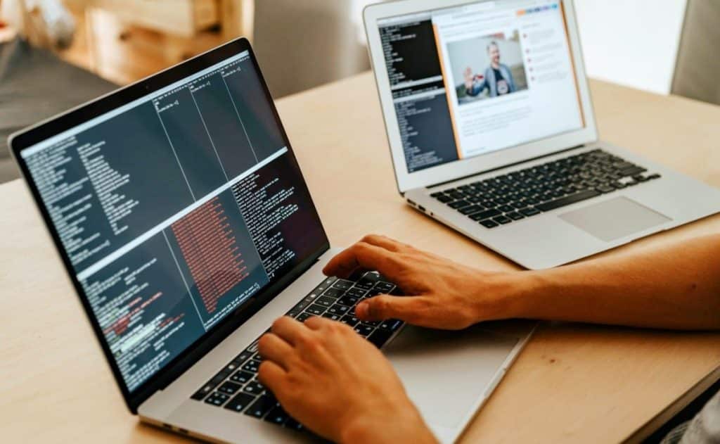 Escribe tu primer código con estos cursos online de programación