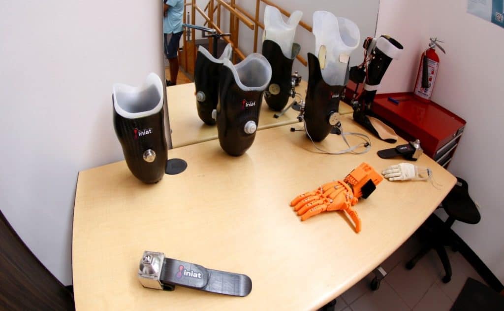 Ibero innova con prótesis ajustable para niños
