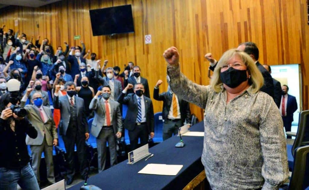 unam-ratifica-a-directora-de-la-ENP