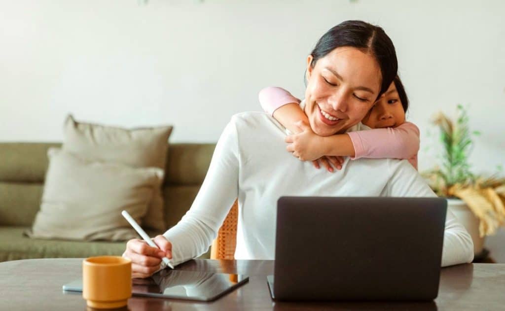 Aplica a esta beca para madres solteras y jefas de familia