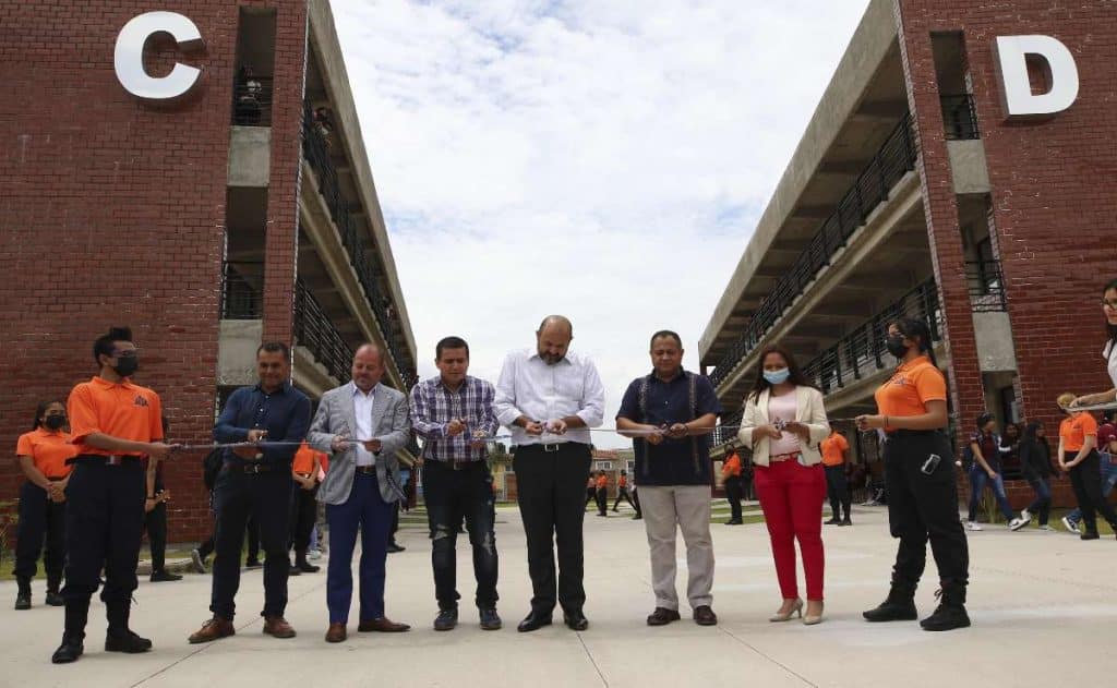 Inauguran nuevos edificios en la preparatoria en San José Del Valle de la UdeG