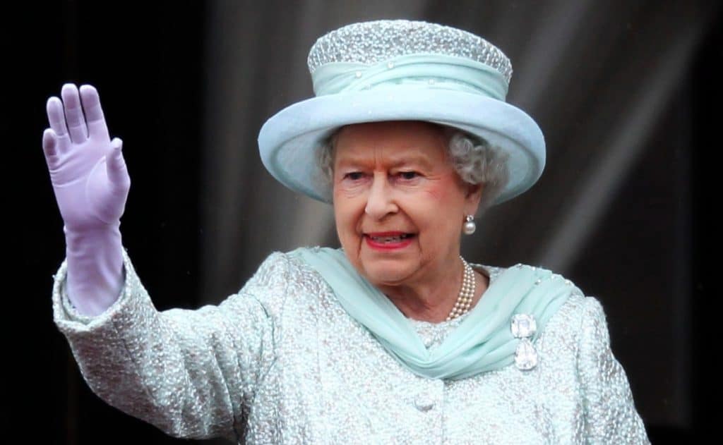 ¿Por qué la Reina Isabel II no fue a la universidad?