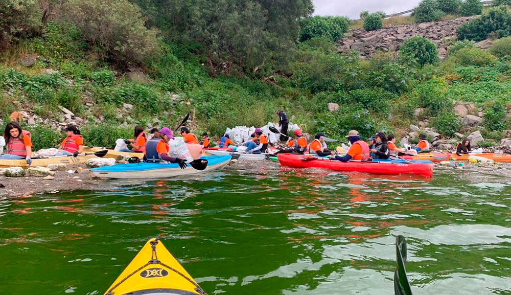 36 alumnos participaron en un voluntariado para limpiar la Presa Madín dirigida por la organización Ríos Limpios.