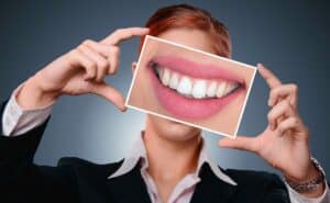 ¿Es perjudicial blanquearse los dientes? profesor de la Facultad de Odontología responde