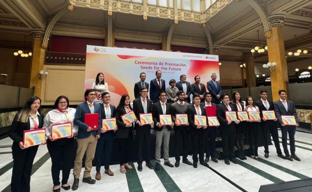 Ellos son los 15 estudiantes ganadores de “Semillas para el futuro” de Huawei y la SICT