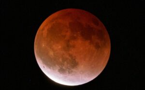 ¡No te pierdas el eclipse lunar del 8 de noviembre! Te decimos cómo verlo