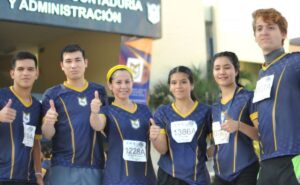 Estudiantes participan en Carrera Pedestre 5k de la UAS
