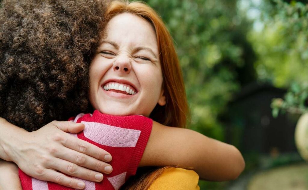 La clave para “una buena vida” según Harvard: qué dice el estudio más largo sobre la felicidad jamás realizado