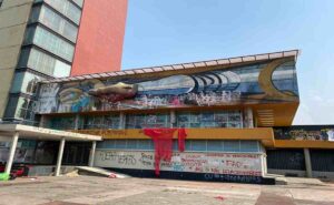 Vandalizan mural de Siqueiros de la Rectoría de la UNAM