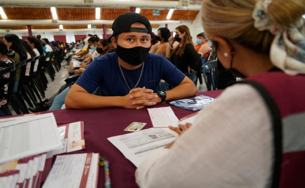 Jóvenes Escribiendo el Futuro: así puedes solicitar la beca