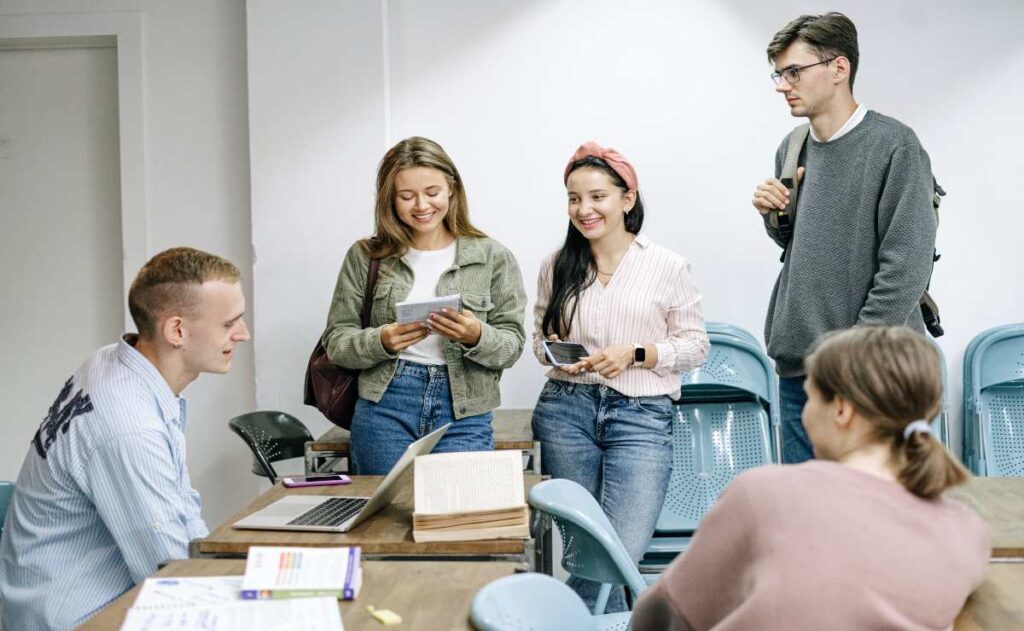 Pero este año, el campamento será una experiencia híbrida e incluirá talleres, estudios y seminarios con prestigiosos profesionales de las ciencias de los Estados Unidos.