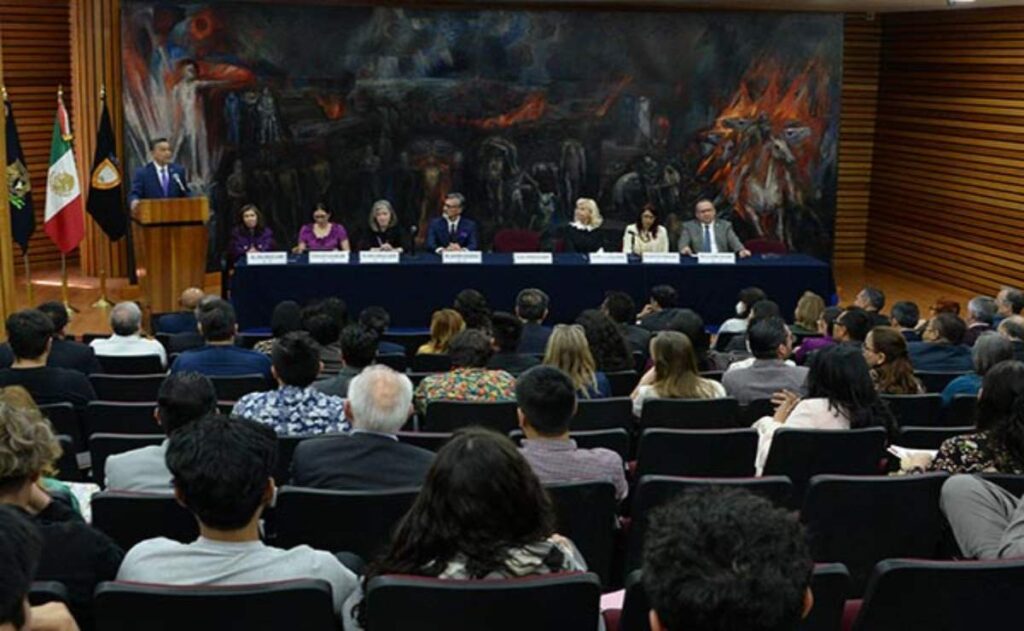 La modalidad del diplomado es a distancia y sólo se impartirá los viernes y sábados, con una duración de dos horas por clase.