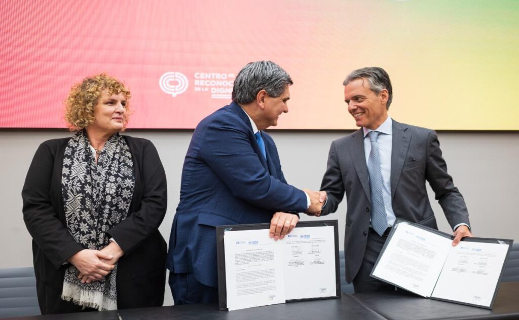 Tec de Monterrey y la ACNUR firman convenio para trabajar por la inclusión social
