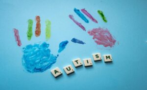 Académica de la IBERO explica qué es el autismo