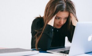 Ansiedad, Covid y depresión podrían ser consideradas enfermedades de riesgo de trabajo