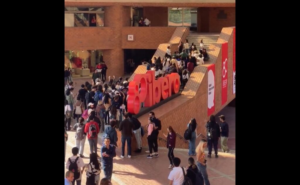 ¿Qué pasa en la IBERO? Alumnos protestan y acuerdan mesa de diálogo