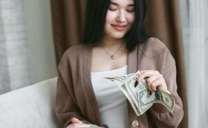 ¿El dinero da la felicidad? UNAM lo explica
