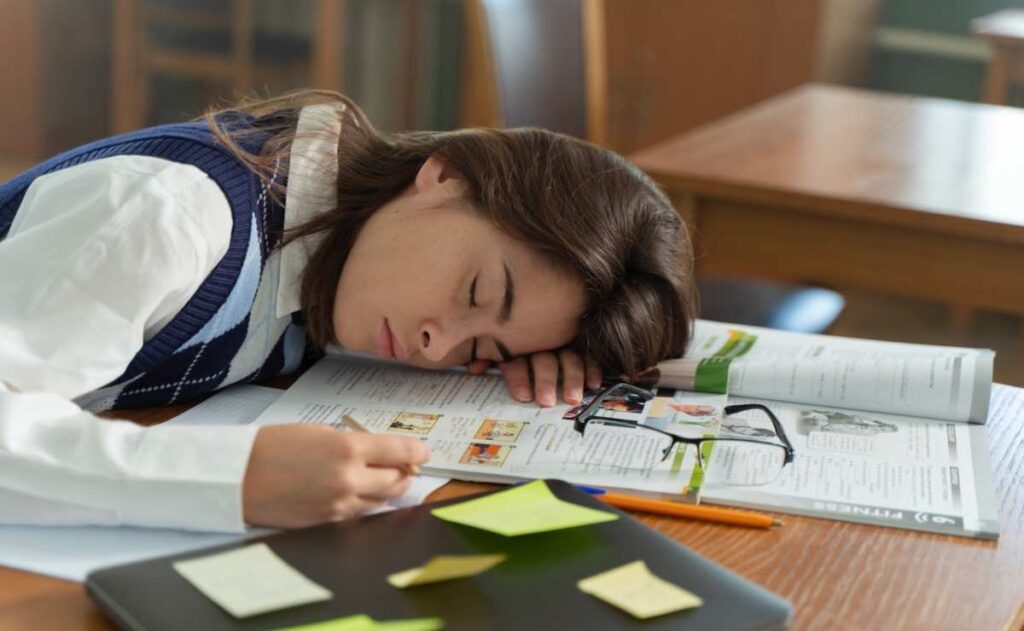 Dormir bien mejora tu desempeño escolar