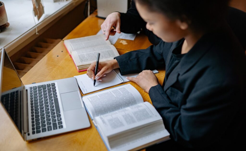 Así te puedes inscribir al Primer Concurso Universitario de Política Pública