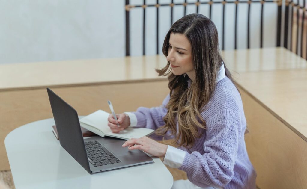 Cursos gratis de la UNAM y Coursera: dese IA hasta finanzas