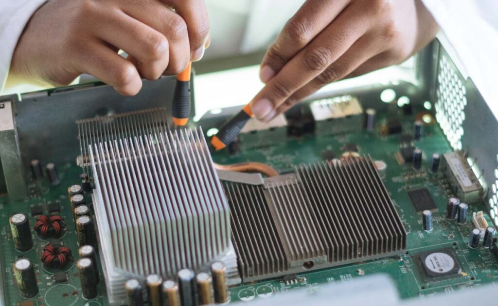 Estudia-Ingenieria-electronica-estas-son-las-mejores-universidades