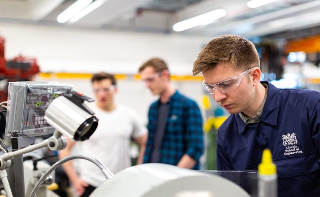 Conoce la mejor universidad para estudiar Ingeniería mecánica según estudio de El Universar