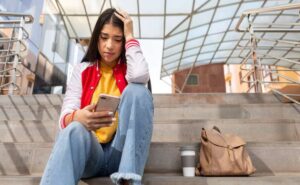 Por qué las chicas son más vulnerables a la ansiedad que provocan las redes sociales