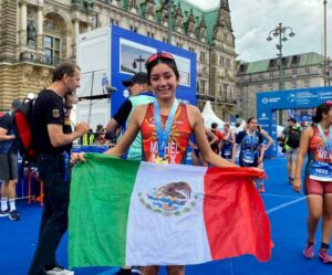 Egresada-del-Tec-de-Monterrey-se-lleva-oro-en-el-Mundial-de-Triatlon-2023