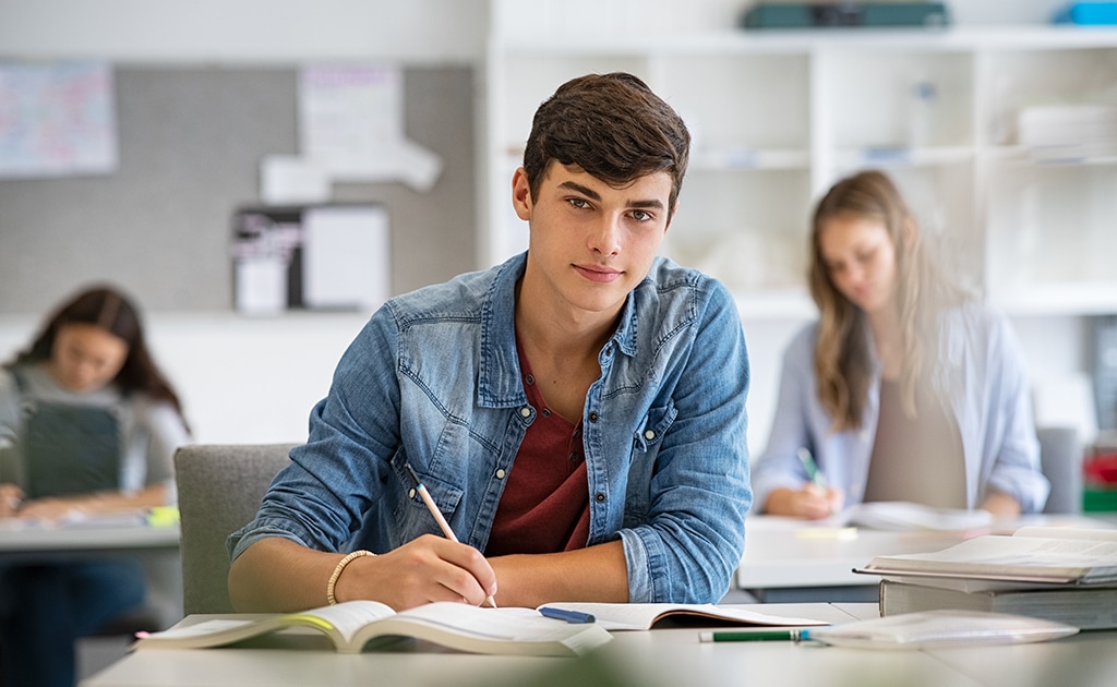 Más allá de la universidad pública: Explora opciones para alcanzar tu éxito académico