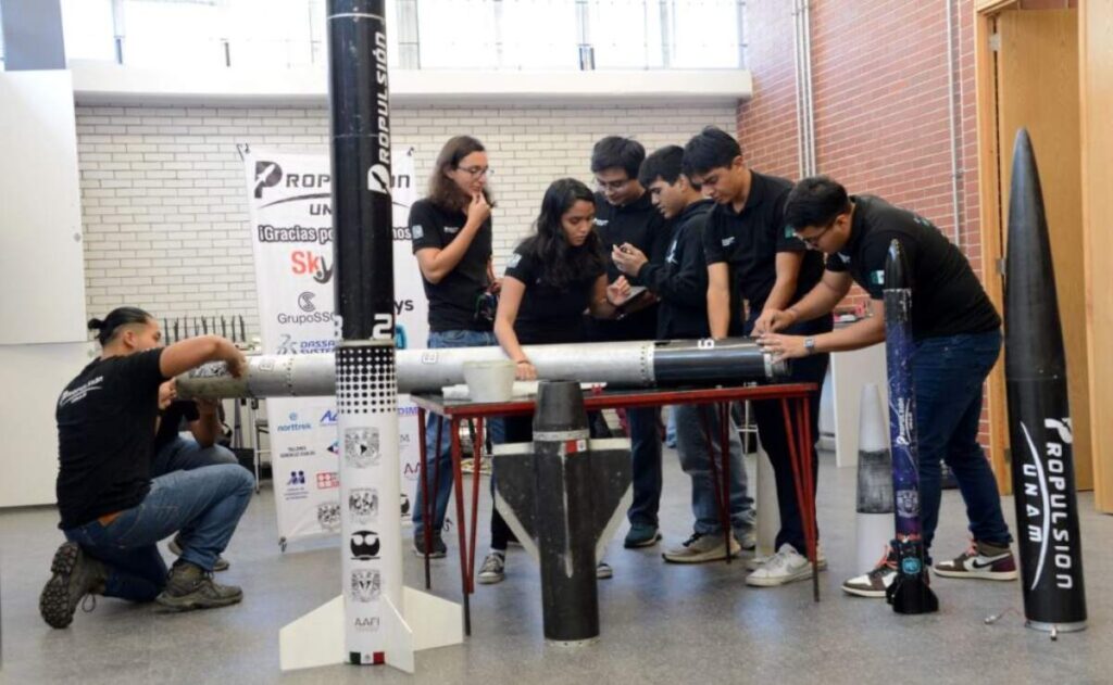 Orgullo UNAM: alumnos de la Máxima Casa de Estudios construyen cohetes 100% mexicanos