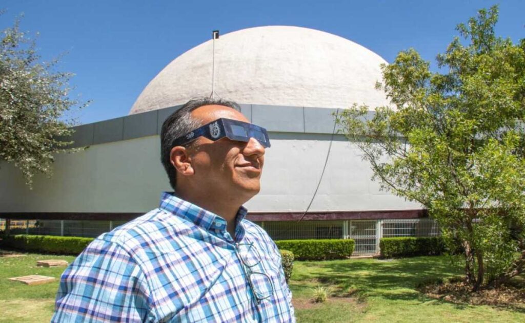 ¿Cuándo repartirá el IPN lentes para ver el eclipse?