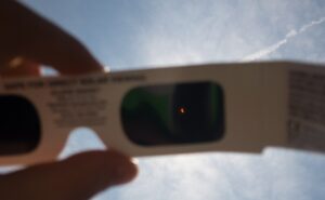 Dónde recoger los lentes especiales que la UAM regalará para ver el eclipse