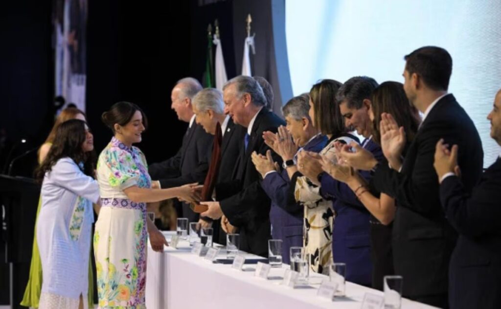 Tec y FEMSA entregan premio Eugenio Garza Sada; ellos son los ganadores