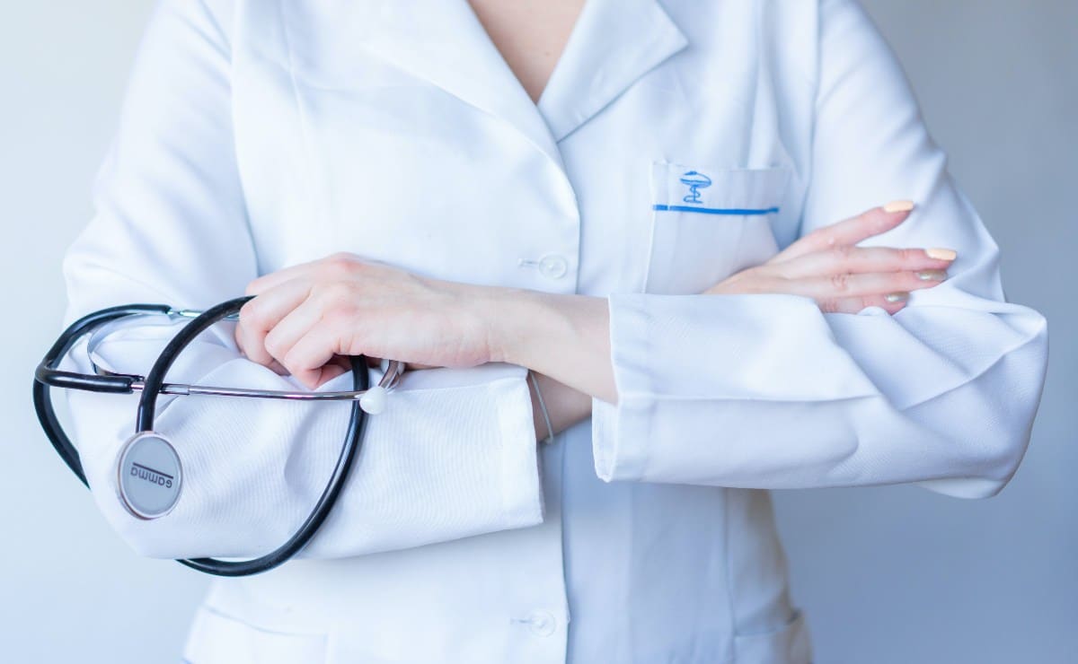¿Quién gana más, un médico general o un médico veterinario?