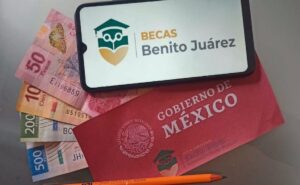 ¿Cuándo y dónde recibiré la tarjeta de la Beca Benito Juárez para bachillerato y licenciatura?