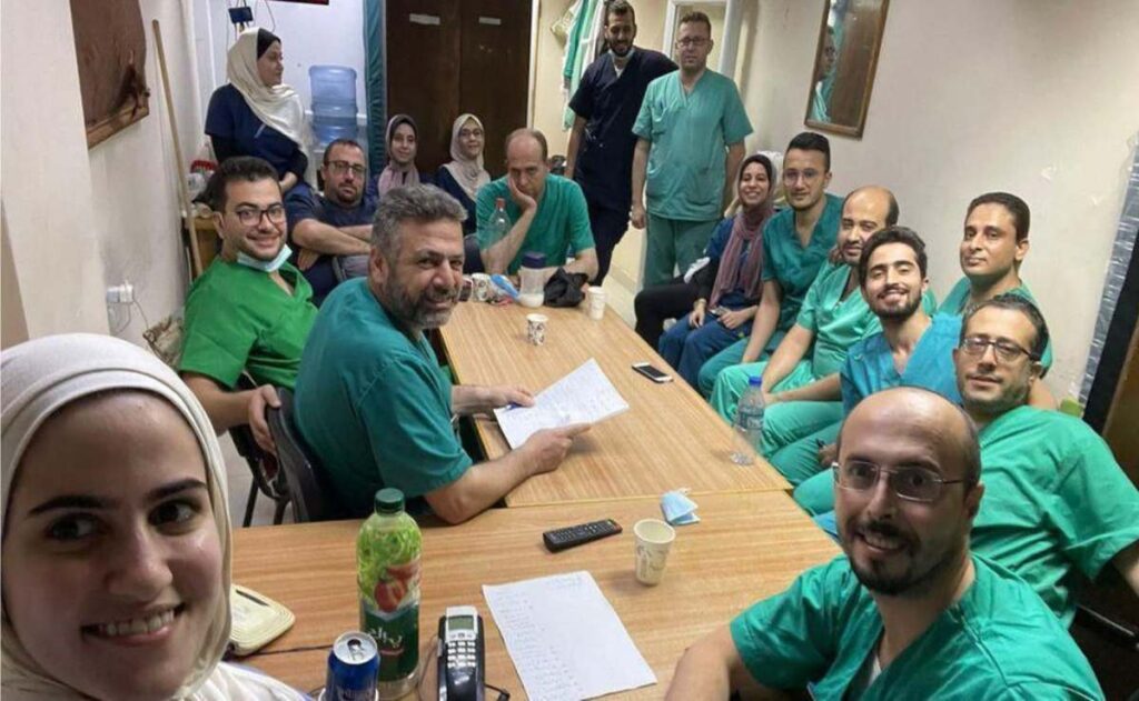 primera cirujana graduada en Gaza