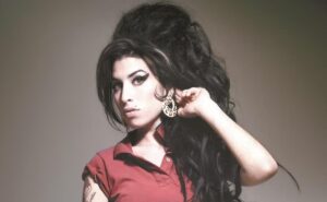 ¿Cuál fue el nivel de estudios de Amy Winehouse?