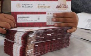Beca Benito Juárez: cuándo entregarán la tarjeta a estudiantes de media superior