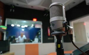 Lanza tu podcast con este taller de conducción y locución gratis de la UAM