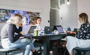 Tec de Monterrey llama a equipar a las mujeres en tecnología