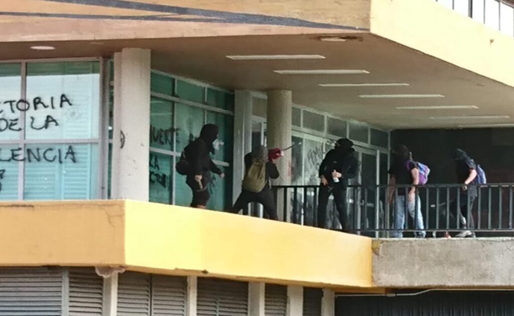 Esto sabemos sobre la expulsión de alumnos de la prepa 5 de la UNAM