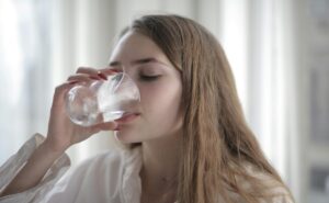 ¿Cuánta agua debemos beber durante el día?