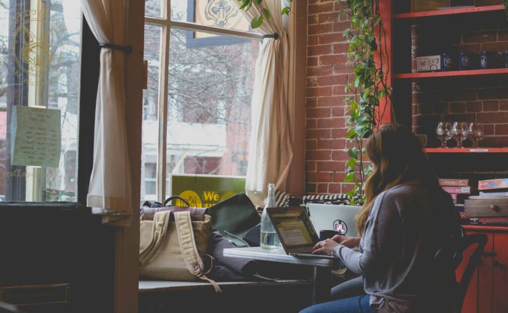 Estudia tu maestría STEM en Reino Unido con esta beca para mujeres