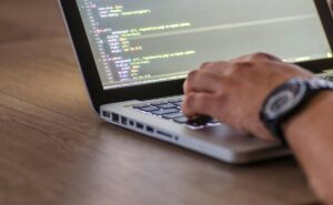 ¿Quieres estudiar Ingeniería del Software? Este curso gratis es para ti