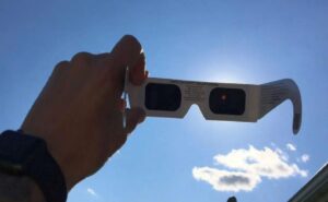 UNAM, UAM, IPN y UANL regalarán lentes para ver el eclipse solar