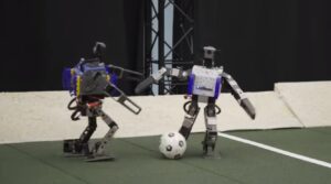 Investigadores muestran avance con robots futbolistas